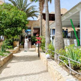 Estoril Hotel - Apartments，位于萨尔雷的酒店
