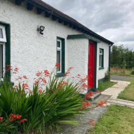 3 bedroom Beautiful Cosy Cottage，位于Killashandra的酒店
