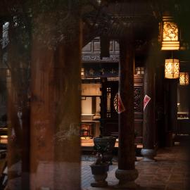 Shiwai Tea and Inn - Naxi style courtyard of Lijiang Old Town