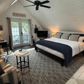 Saugatuck Studio Walk to Downtown and Waterfront，位于索格塔克的酒店