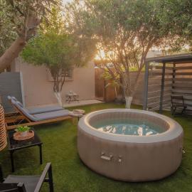 Hot Tub - 5 min to Beaches - Private Garden - Netflix，位于兰皮的酒店