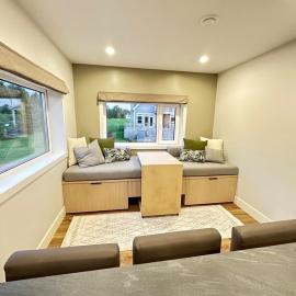 Opulence Suite-Luxury New Build with Riverview，位于Montague的酒店