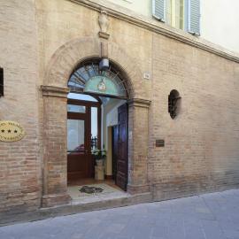 Palazzo Brunamonti Boutique Hotel，位于贝瓦尼亚的酒店