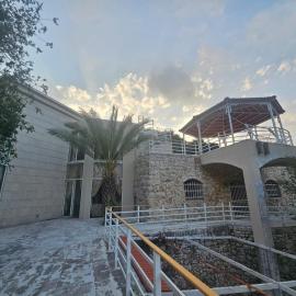 Stone Villa, traditional beauty 5 min to batroun，位于Jrān的酒店