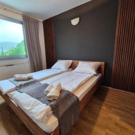 H&N Rooms and Apartman，位于亚伊采的酒店