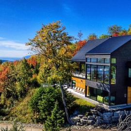 Secret Charlevoix - River View & Spa，位于Les Éboulements的酒店