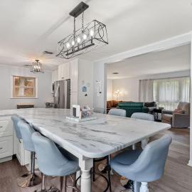Arden Place - Spacious Retreat with Pool，位于海波因特的酒店