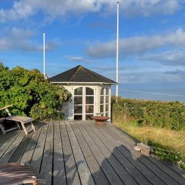Bright Beach Villa With Sea Views To Hesselø Bay，位于瓦伊比的酒店