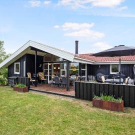 Family Summer House In Quiet Area 8 Adults 2 Ch，位于Græsted的酒店