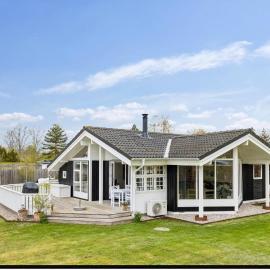 Cozy And Well-Maintained Holiday Home，位于伊斯科博约格的酒店