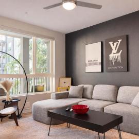 Comfortable Home With Pool & Gym 10 Min to Disneyland，位于塔斯廷的酒店