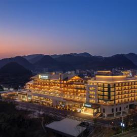 Furong Internationa Grand Hotel-Free pick-up - Free gym & pool - English service -The Only International Luxury Hotel in Furong Town，位于Wangcun的酒店