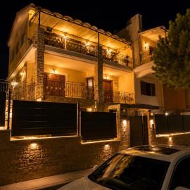 Kolios-Grand Prestige Villa in Varkiza，位于瓦里的酒店