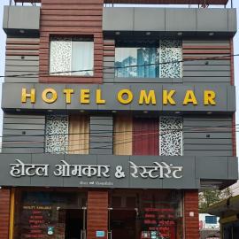Hotel Omkaar & Restaurant Chinyalisaur，位于Chhām的酒店