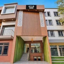 Super Hotel O Sarnath Stupa Varanasi Formerly Bollywood Guest House，位于瓦拉纳西的酒店