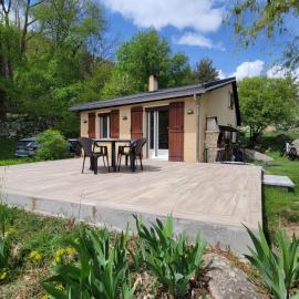 Chalet Le Parc de Latour, au pied de la montagne，位于拉图德卡罗勒的酒店