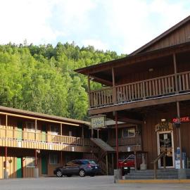 Gold Country Inn，位于戴德伍德的酒店