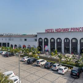 Hotel Highway Prince Behror，位于Behror的酒店