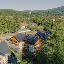 Hotel Na Skarpie，位于斯克拉斯卡波伦巴的酒店
