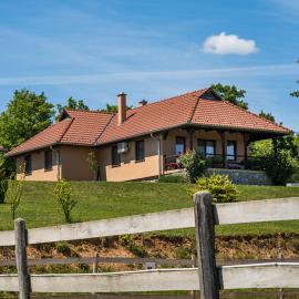 Panoráma Vendégház Bükkösd，位于Bükkösd的酒店