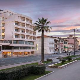 Hotel Sina Astor,位于维亚雷焦的酒店