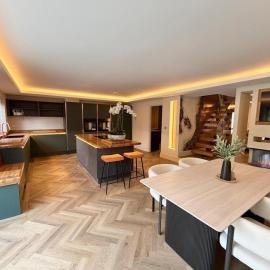Truly Spectacular Luxury Home in Swansea - Mumbles，位于Killay的酒店