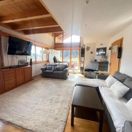 Family home in Laax with stunning views，位于莱克斯的酒店