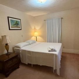 Amazing 5 Bedrooms Deal up to 10 Guests，位于Willmar的酒店