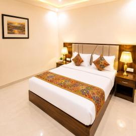 Hotel Urban Inn - The RK Hospitality Group #Prem Mandir #Chaar Dham Fully AC,位于范兰德凡的酒店