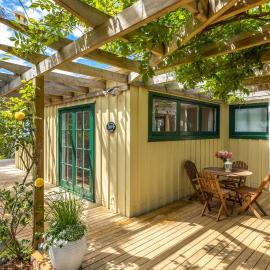 Wisteria Cottage - A Hidden Oneroa Escape，位于黑潭的酒店