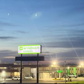 Wyndham Garden Salina Conference Center，位于萨利纳的酒店