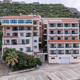 Hotel Adria，位于内乌姆的酒店