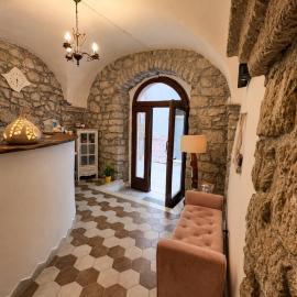 Regnos Altos boutique rooms，位于博萨的酒店