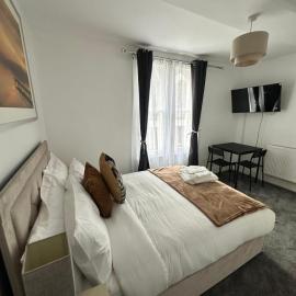 Glams luxury home，位于伍尔弗汉普顿的酒店