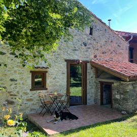 Petite grange cosy avec poêle à bois et jardin clôturé，位于Valcabrère的酒店