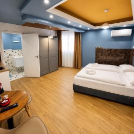 Mini Studio N6 private Bathroom and Kitchenette，位于利马索尔的酒店