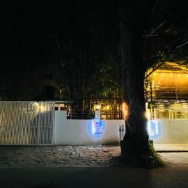 Eightyseven guest and restaurant，位于巴杜勒的酒店