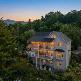 Flat Top Lodge，位于布洛英罗克山的酒店