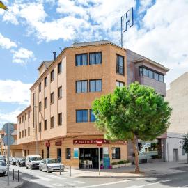 Hotel Rostits,位于卡斯特利翁-德拉普拉纳的酒店
