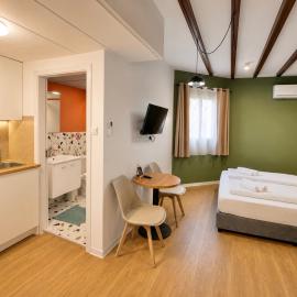 Modern Studio 4 private Kitchenette and Bathroom，位于利马索尔的酒店