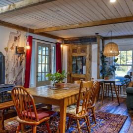 Rustic chic Barn in Ayers Cliff，位于Ayer's Cliff的酒店