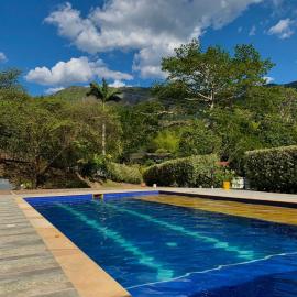 Finca Campestre Tres Potrillos en Villeta，位于比列塔的酒店