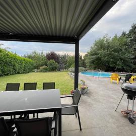 Maison avec piscine à Dinant，位于Sorinnes的酒店