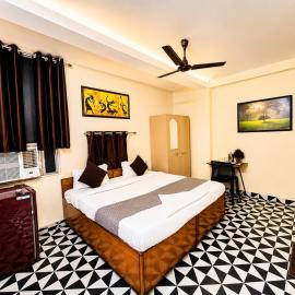 Hotel CR Residency - Near US Embassy