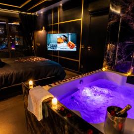 Minka Cocon Atypique avec jacuzzi privé，位于科尔巴斯的酒店