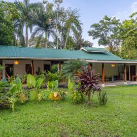 Osos Caribeños - with Garden - 400m from the Beach，位于蓬塔乌巴的酒店
