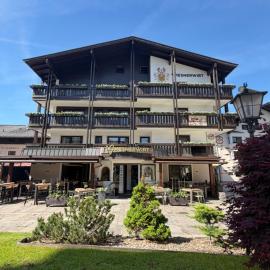 Hotel Mesnerwirt - Zentrumslage，位于韦斯滕多夫的酒店