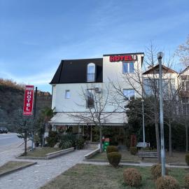 Hotel SKURA , Librazhd，位于Librazhd的酒店