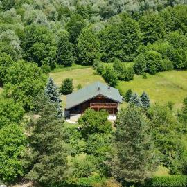 Pine River Dobrenica，位于比哈奇的酒店