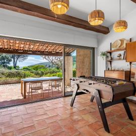 Villa avec piscine et vue mer à Ramatuelle, L'Escalet，位于拉马蒂埃勒的酒店